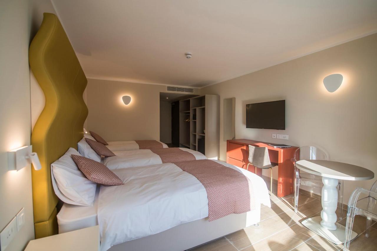 Triple Room with Side Sea View