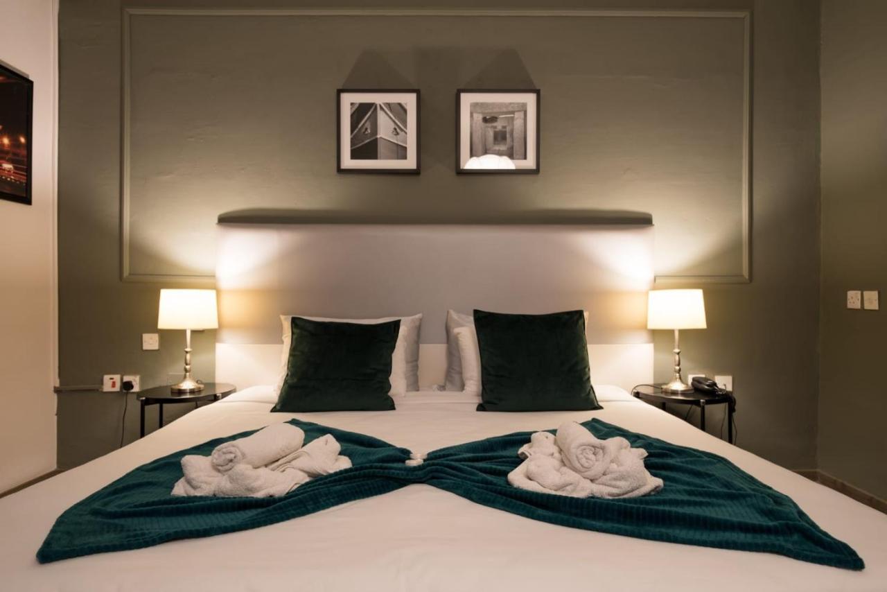 Double or Twin Room with Partial Sea View