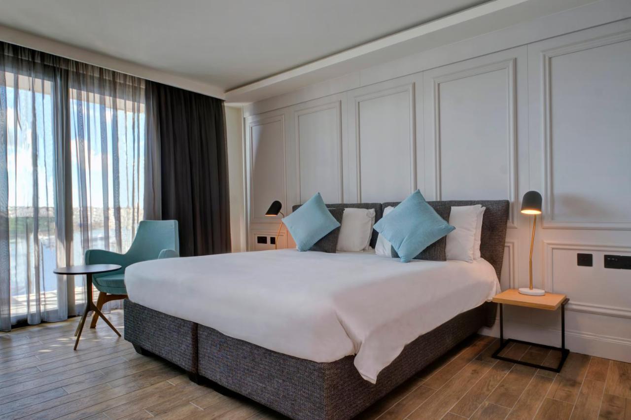 Deluxe Double or Twin Room with Sea View