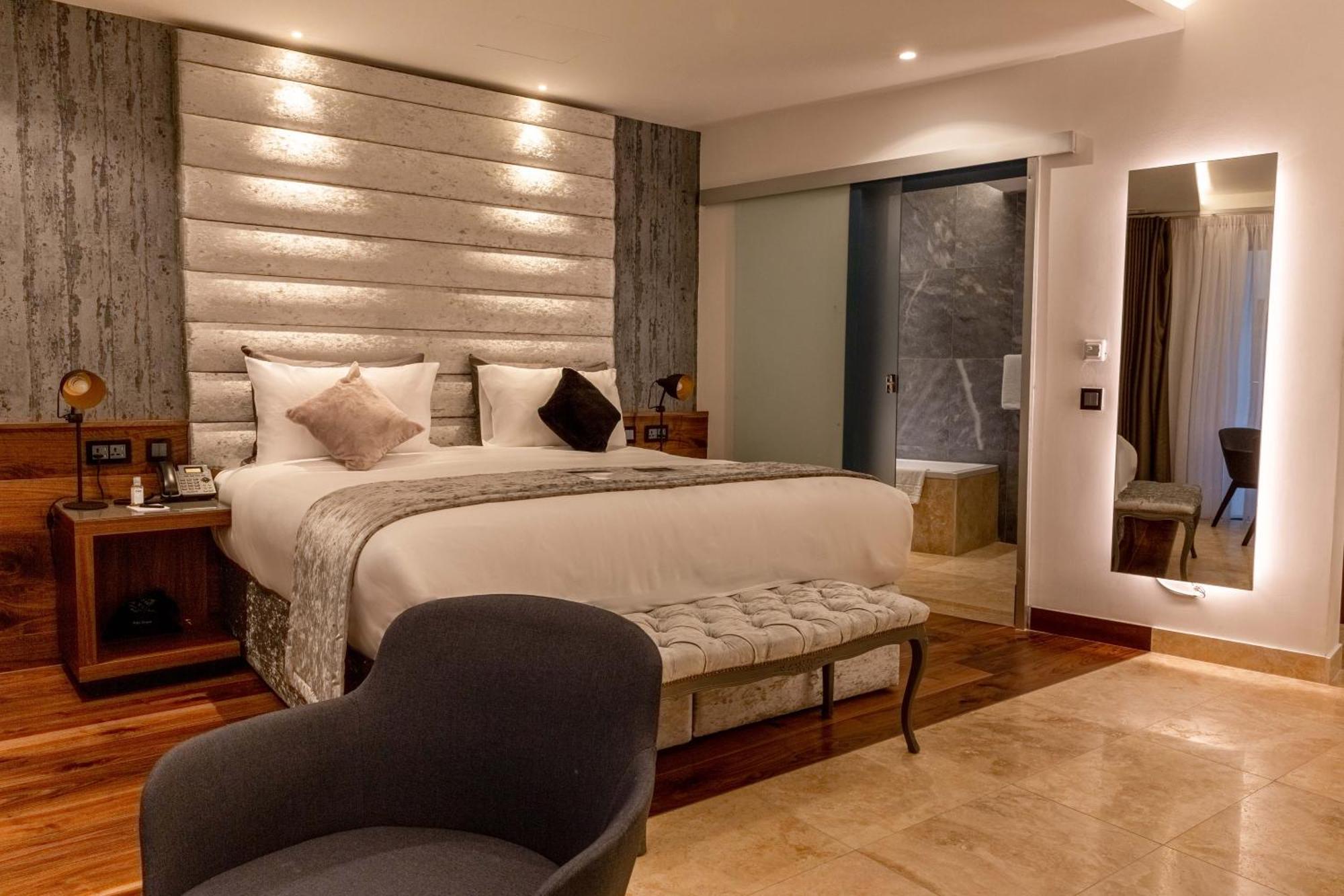 Family Room,1245382315:JPEG