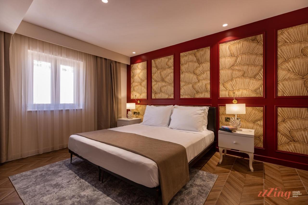 Deluxe Double Room with Street View