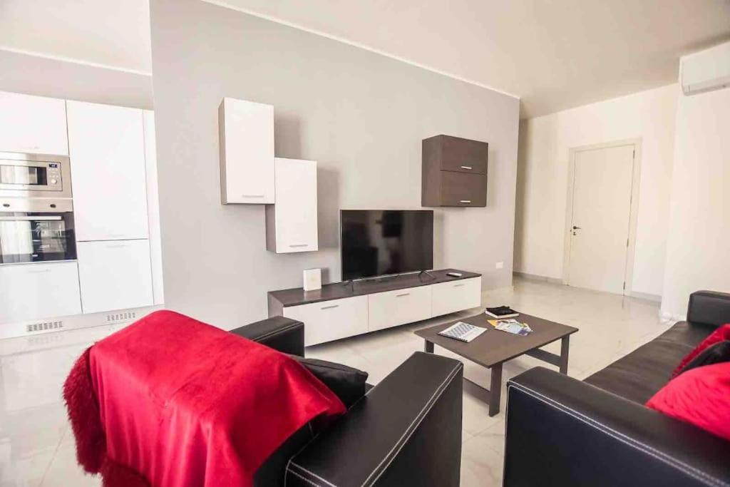 One-Bedroom Apartment,1335236066:JPEG