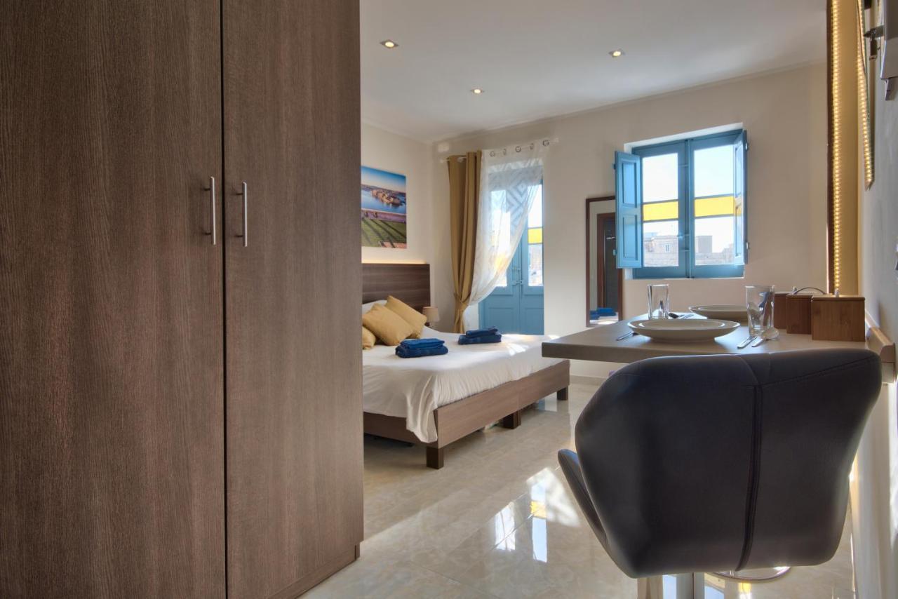 Studio with Balcony,1479751439:JPEG