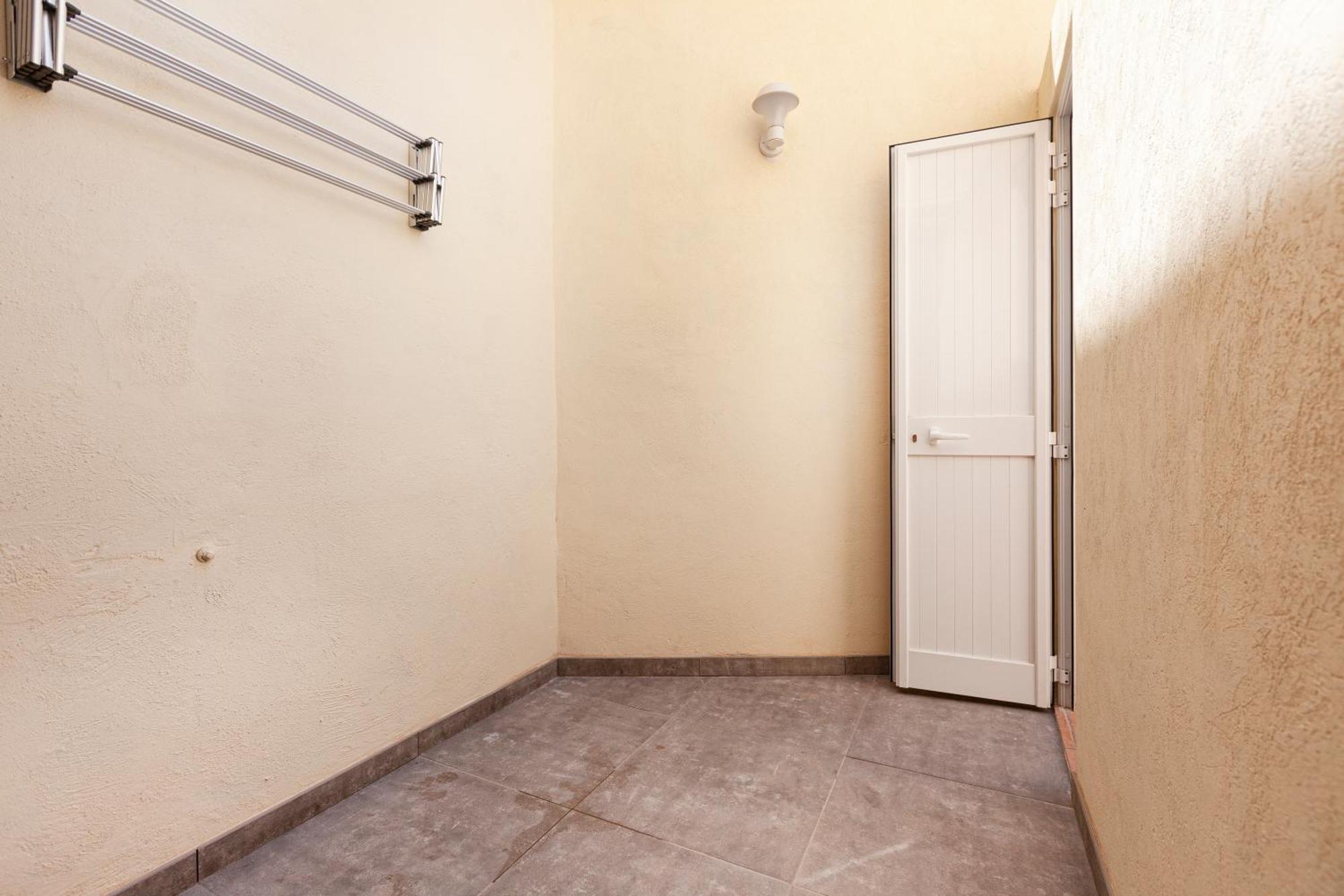 One-Bedroom Apartment,1523072110:JPEG