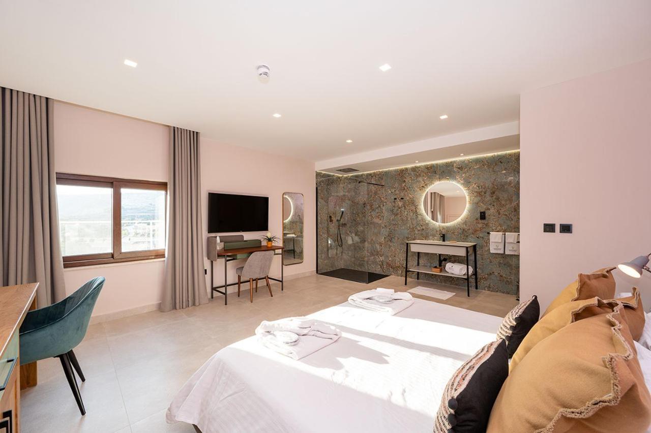 Suite with Hot Tub