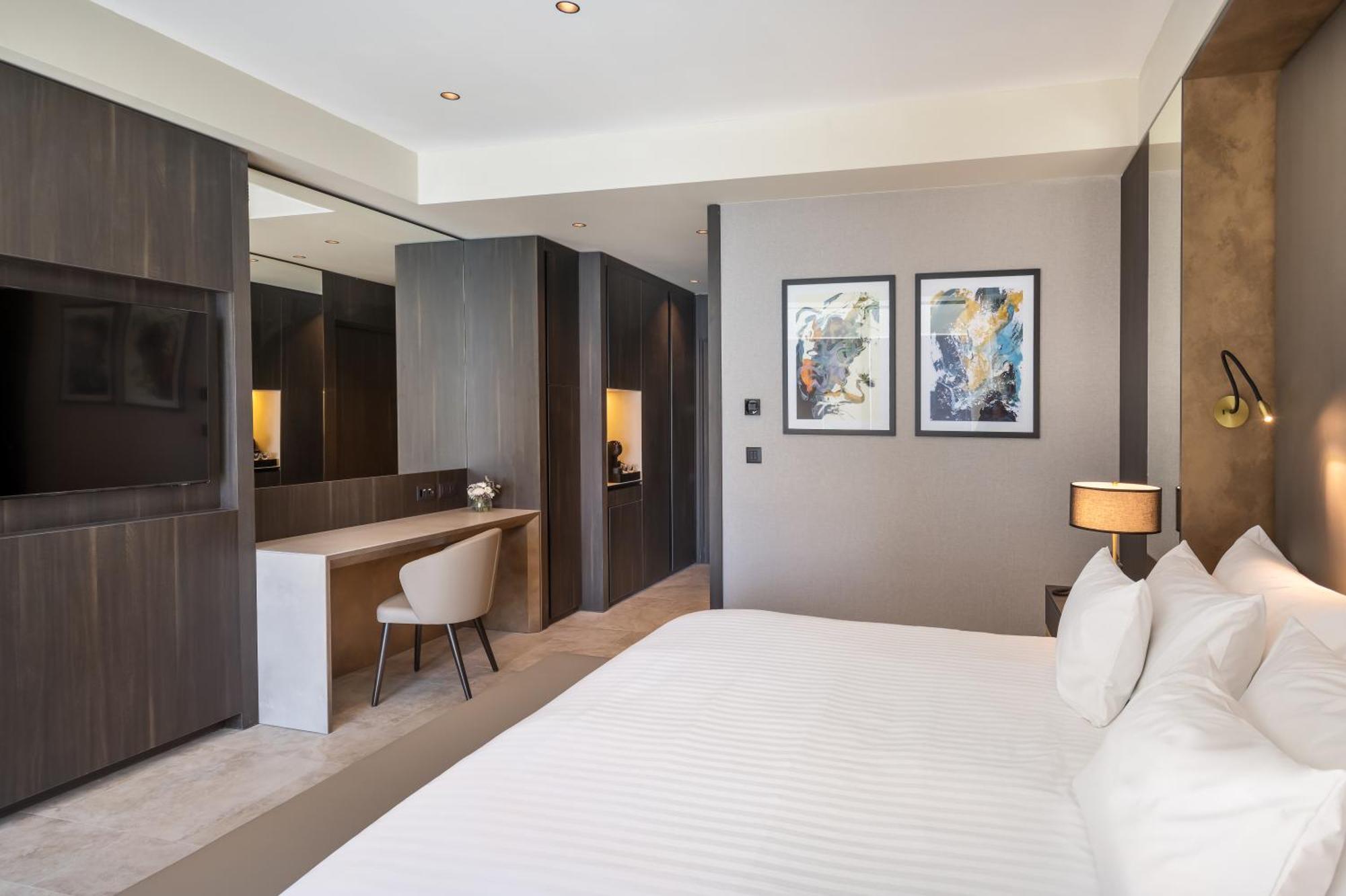Superior Double or Twin with Side Sea View