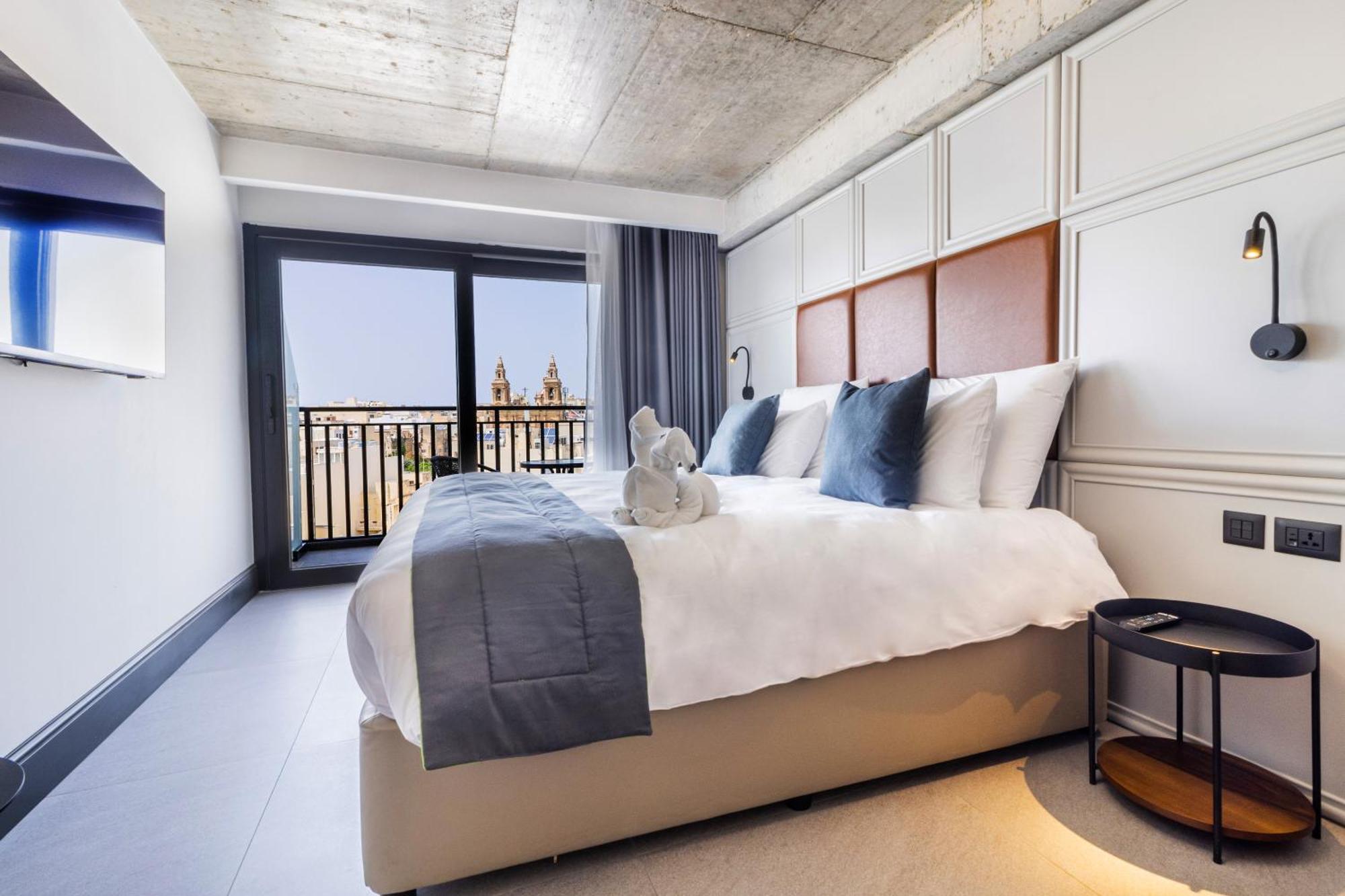 Superior Double Room with City View