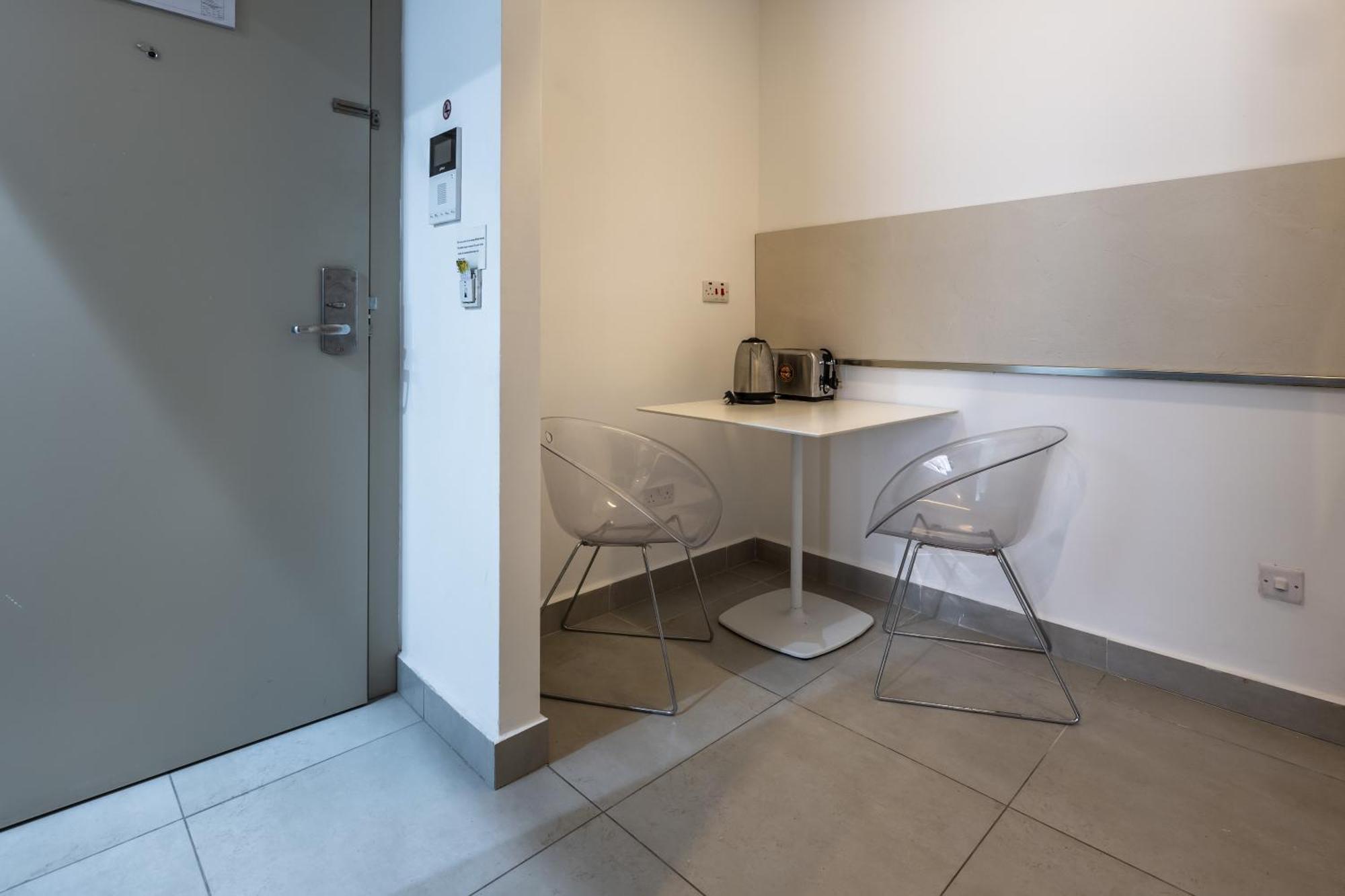 Queen Room - Disability Access