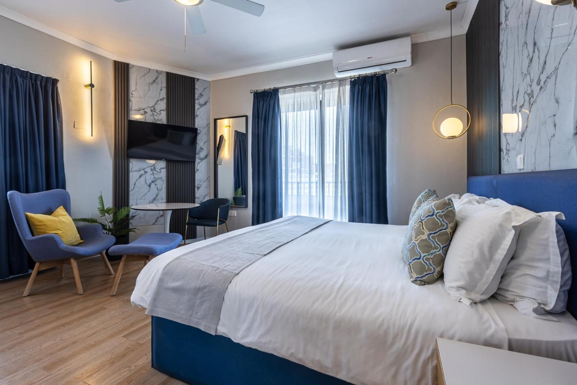 Studio (2 Adults),1574708624:JPEG