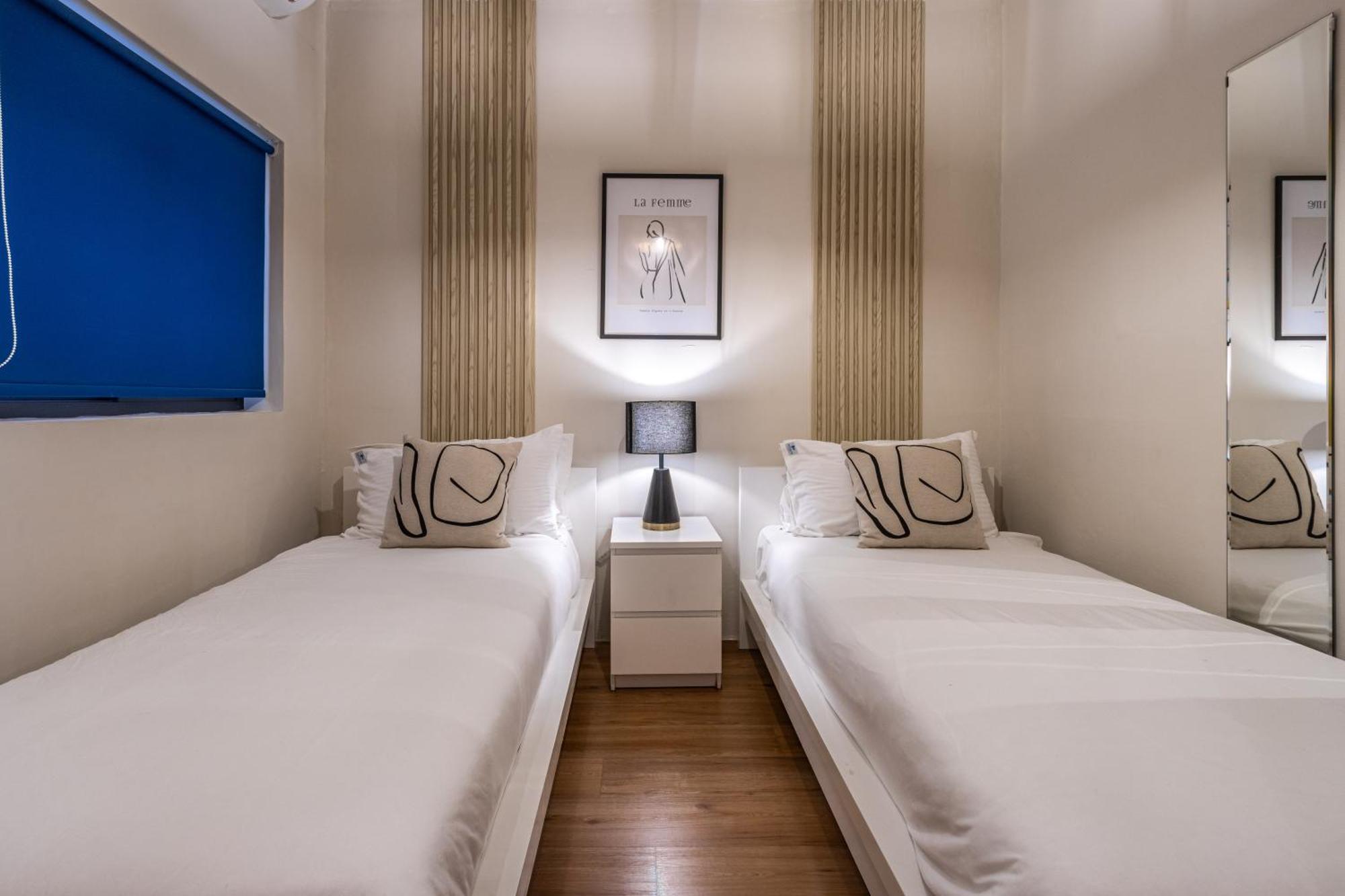 Three-Bedroom Apartment Suite,1574708555:JPEG