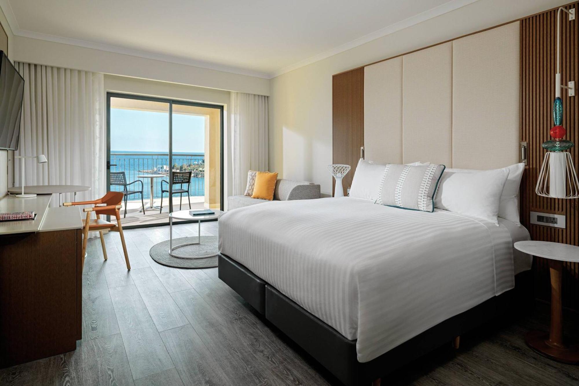 Deluxe Sea View Room 1 King Bed Balcony,1553653795:JPEG