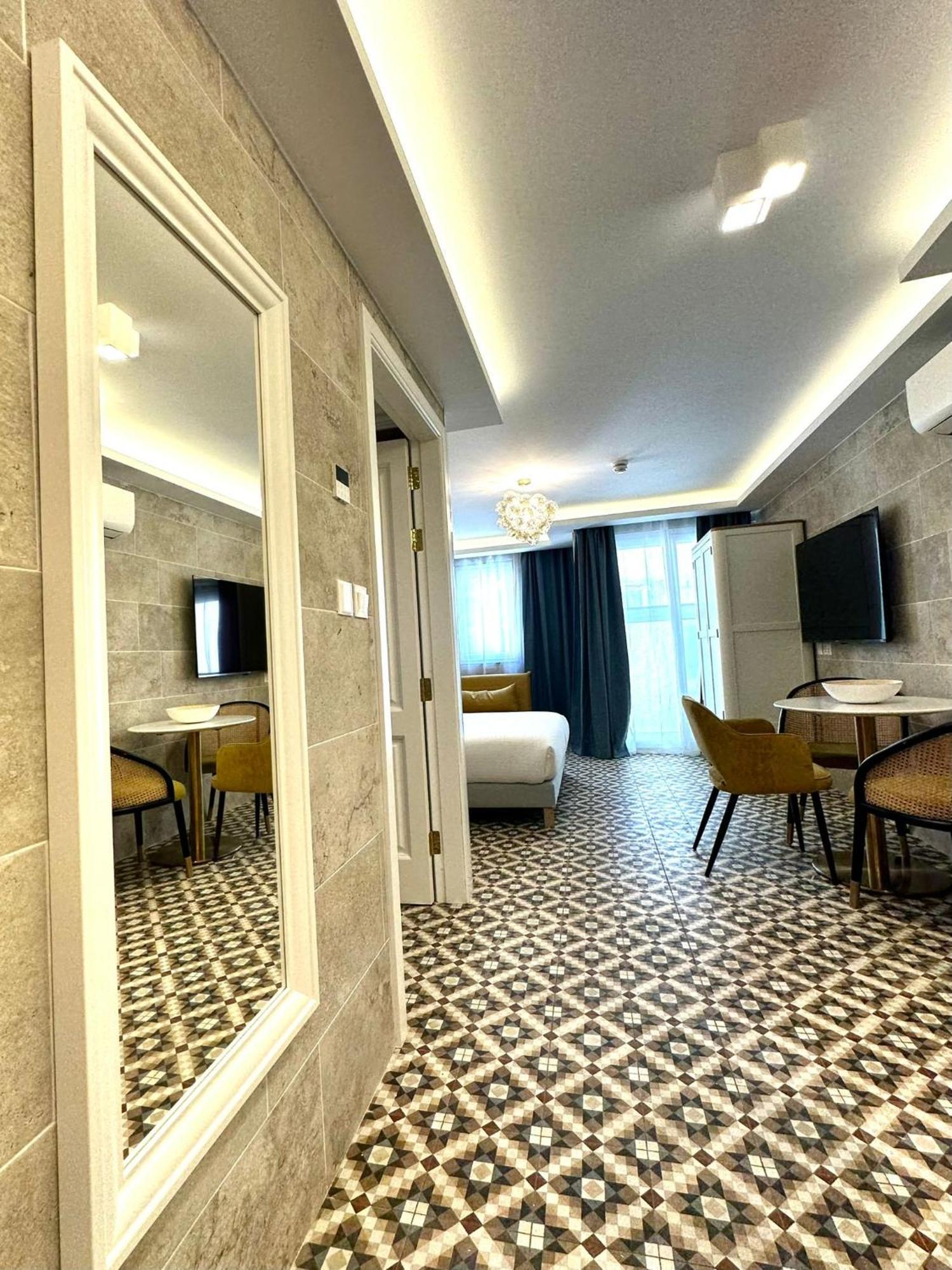 Deluxe Family Room