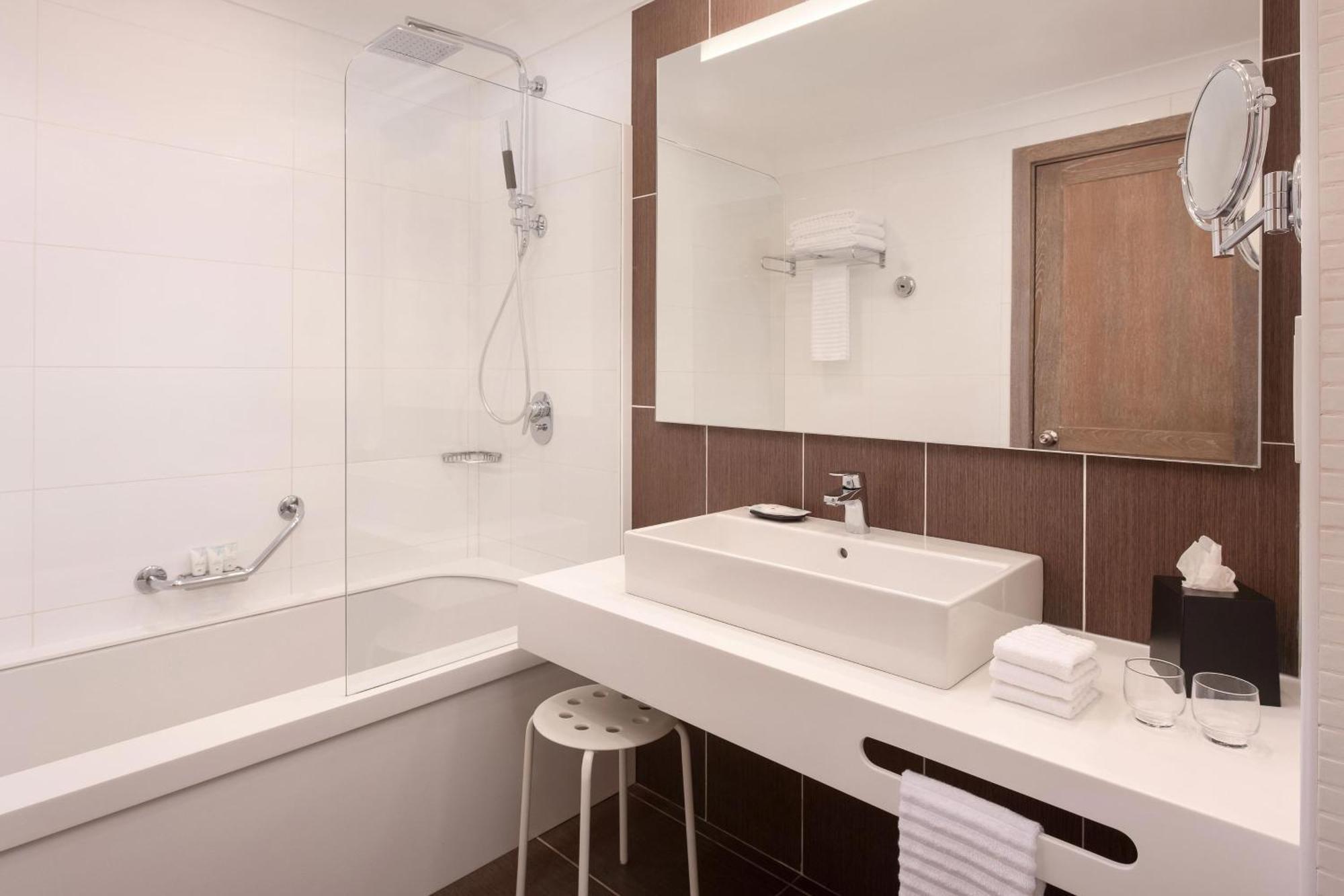 Deluxe Sea View, 1 King Bed,1643138074:JPEG