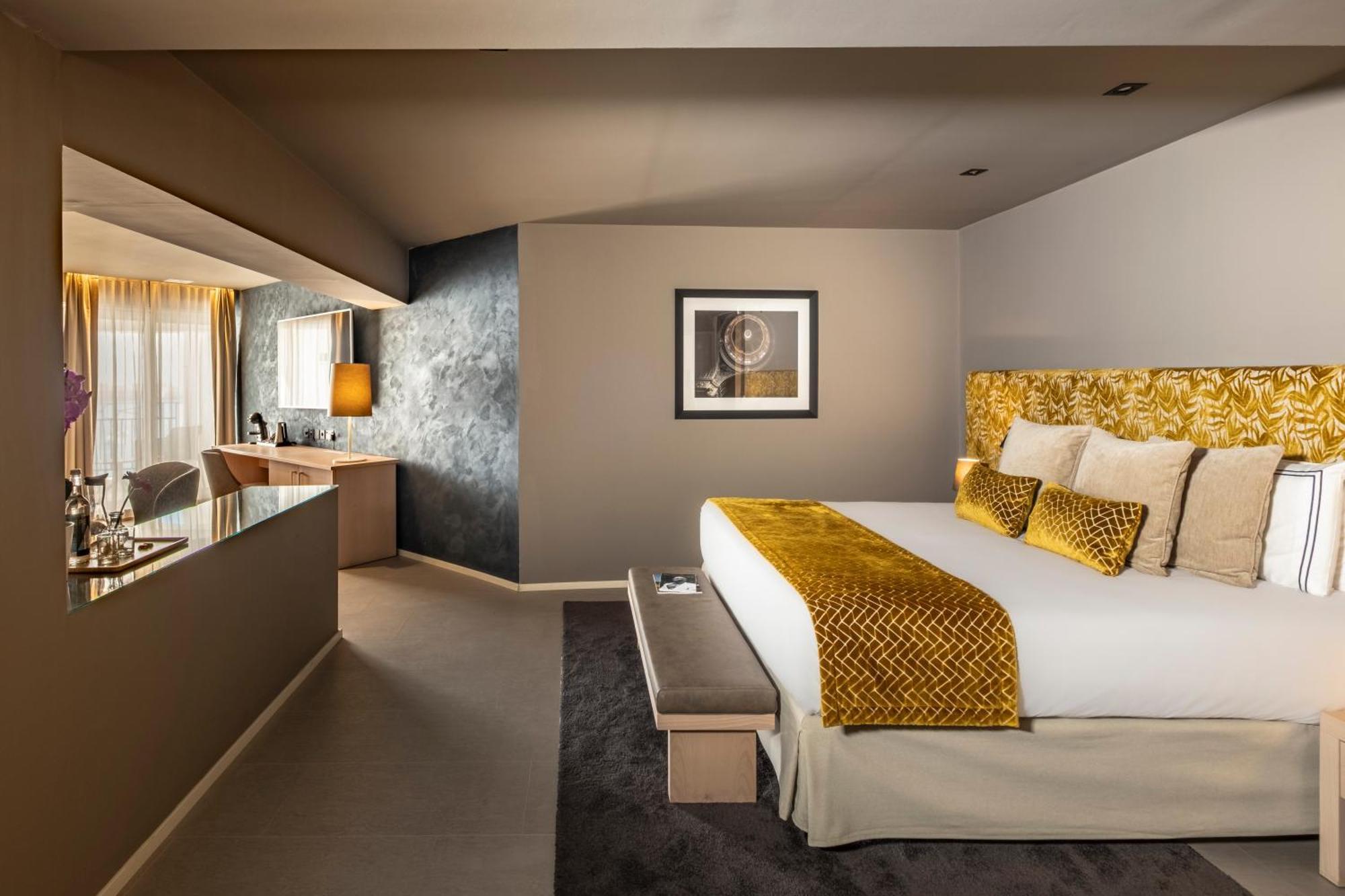 Deluxe Suite