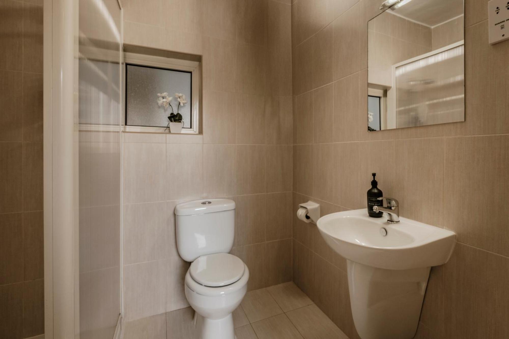 Single Room with adjacent Private Bathroom