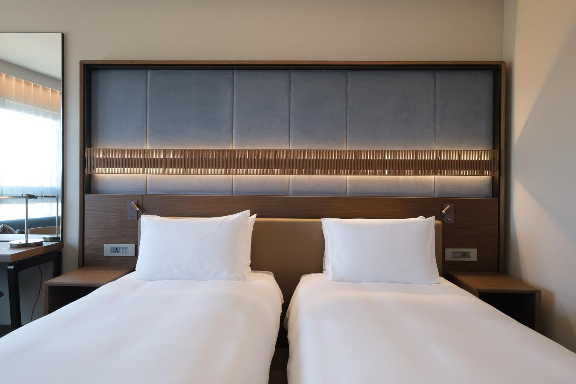 Deluxe Twin Room Balcony Sea View Club Access,1695345470:JPEG