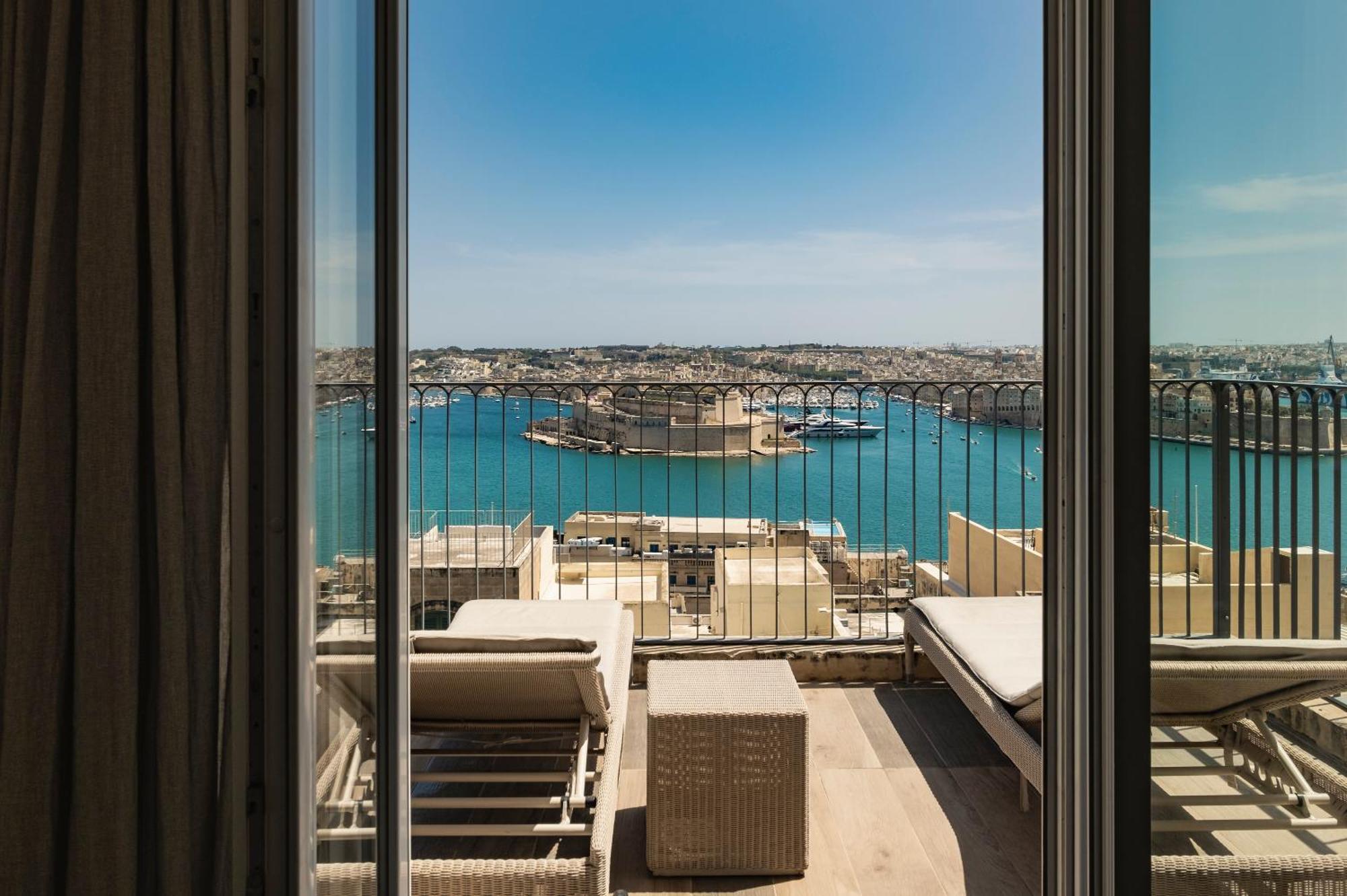 Grand Harbour View Suite,1769946835:JPEG