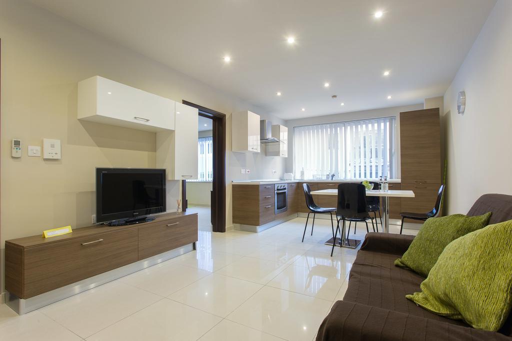 Lime and Kiwi Three-Bedroom Apartment