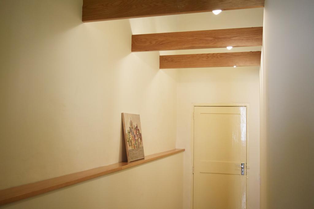 Apartment Balcony,327132256:JPEG