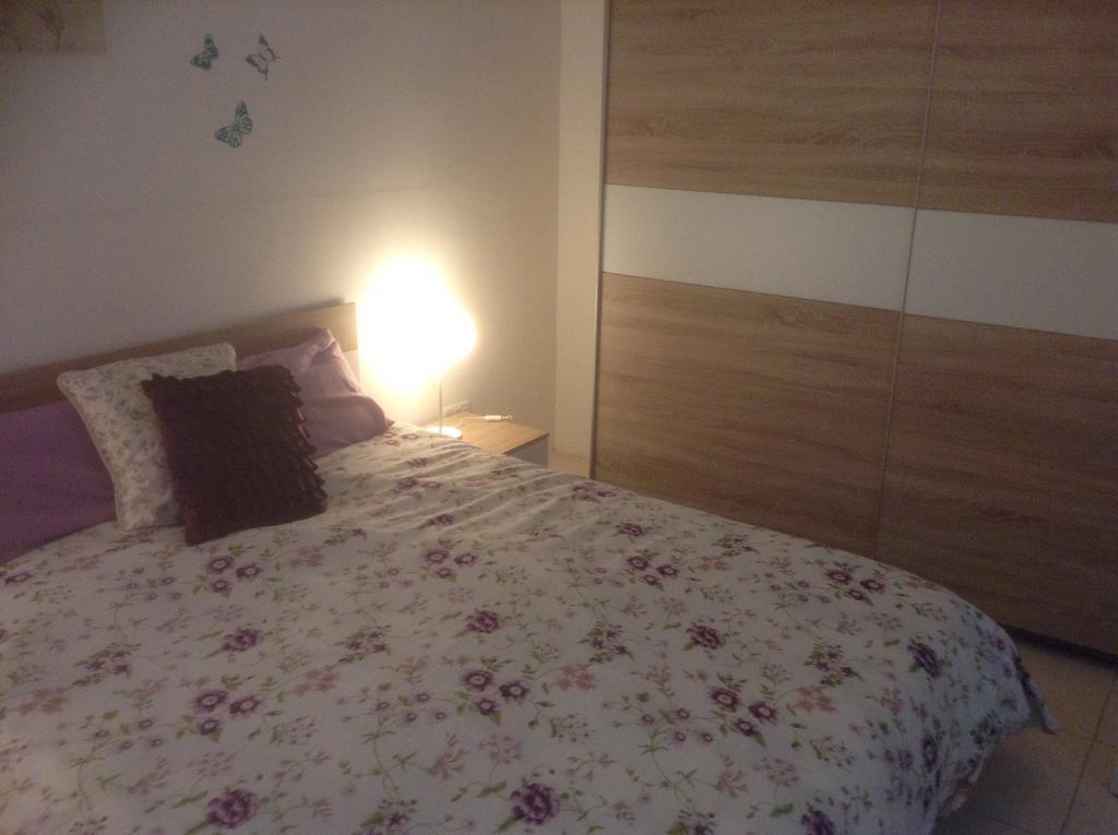 Double Room with Private External Bathroom,381091282:JPEG