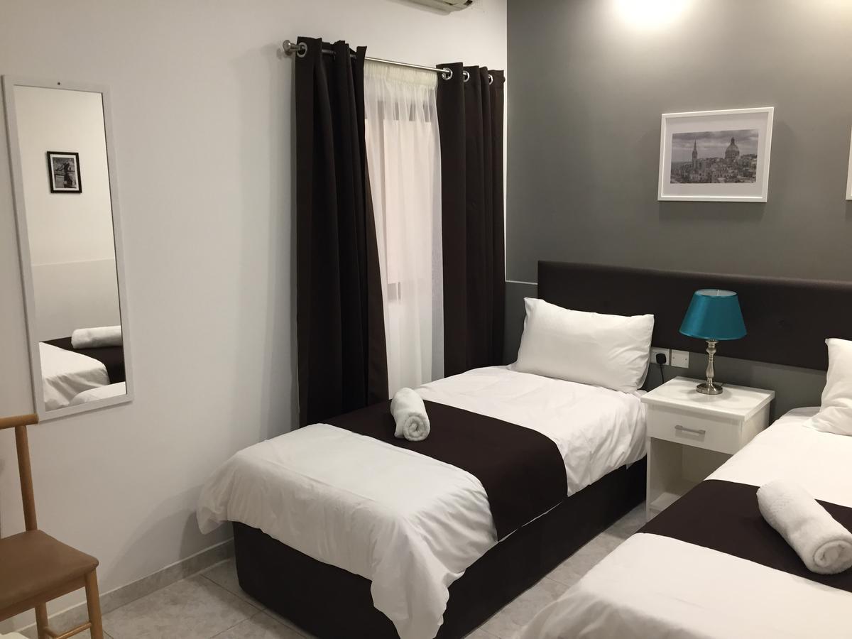 Triple Room,636248799:JPEG