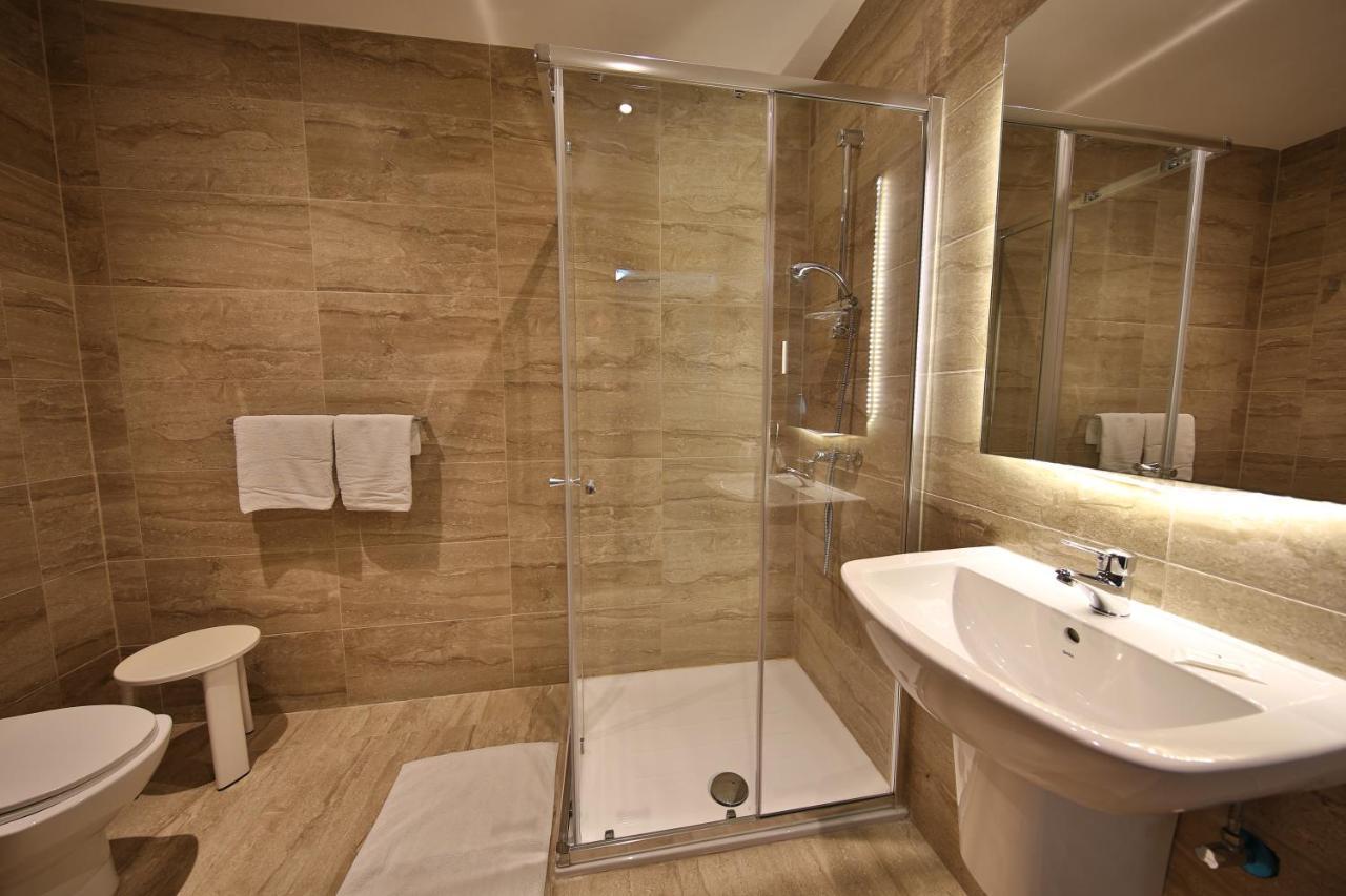 Double or Twin Room with Sea View