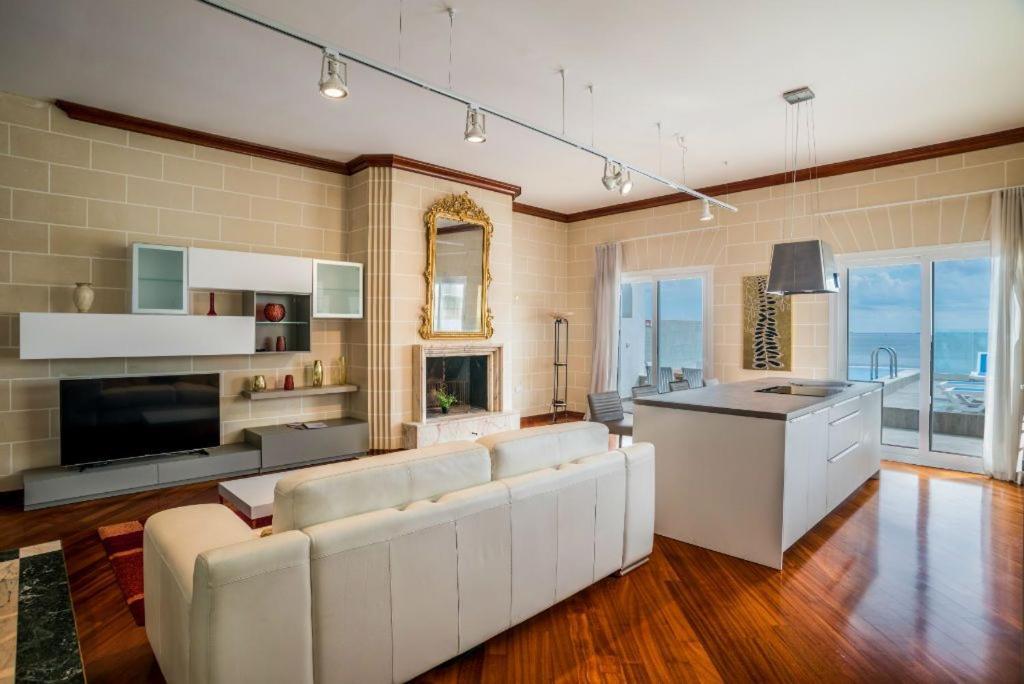 Superior Apartment,758632894:JPEG