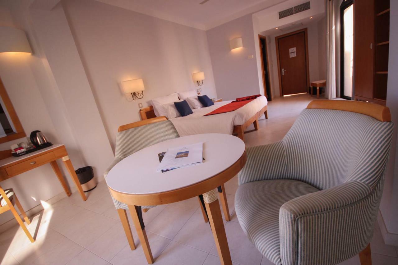 Double or Twin Room with Bay View,1435593265:JPEG