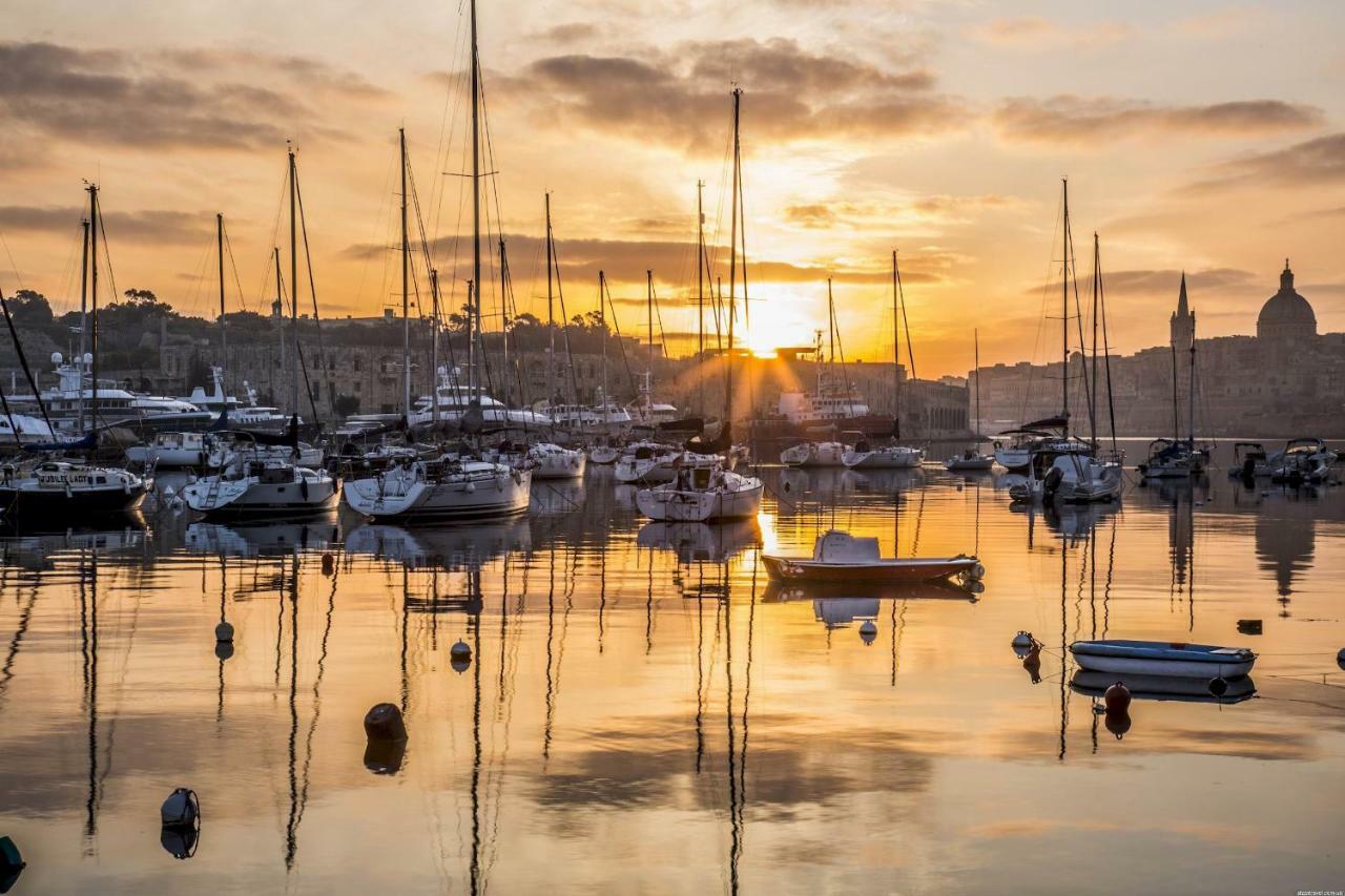 One-Bedroom Apartment,819766079:JPEG