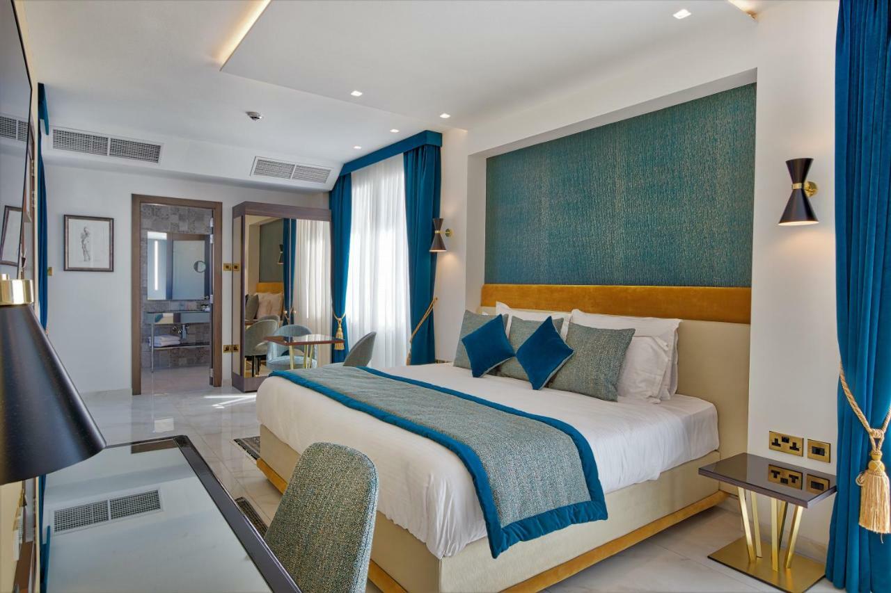 Suite with Hot Tub,835908056:JPEG