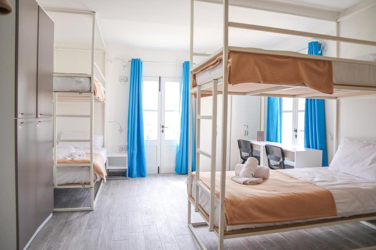 Lit dans Dortoir pour Femmes de 4 Lits