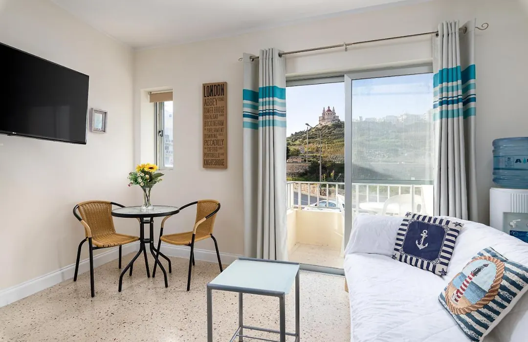 Crescent Seaside Apartment-1