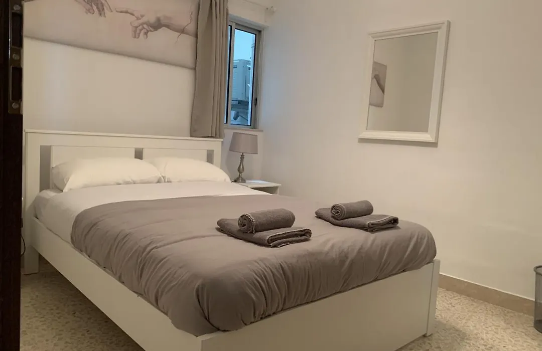 Large Apartment Close To Rocky Beach Mcre1-1-1