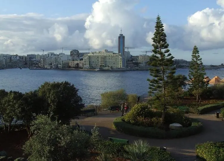 2 Bedroom Apartment In An Excellent Location-1