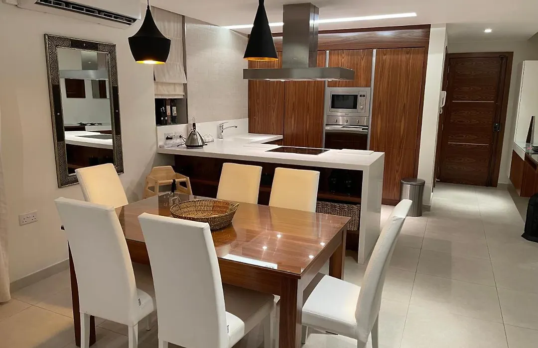 Deluxe Apartment With Pool In The Heart Of St Pauls Bay-1