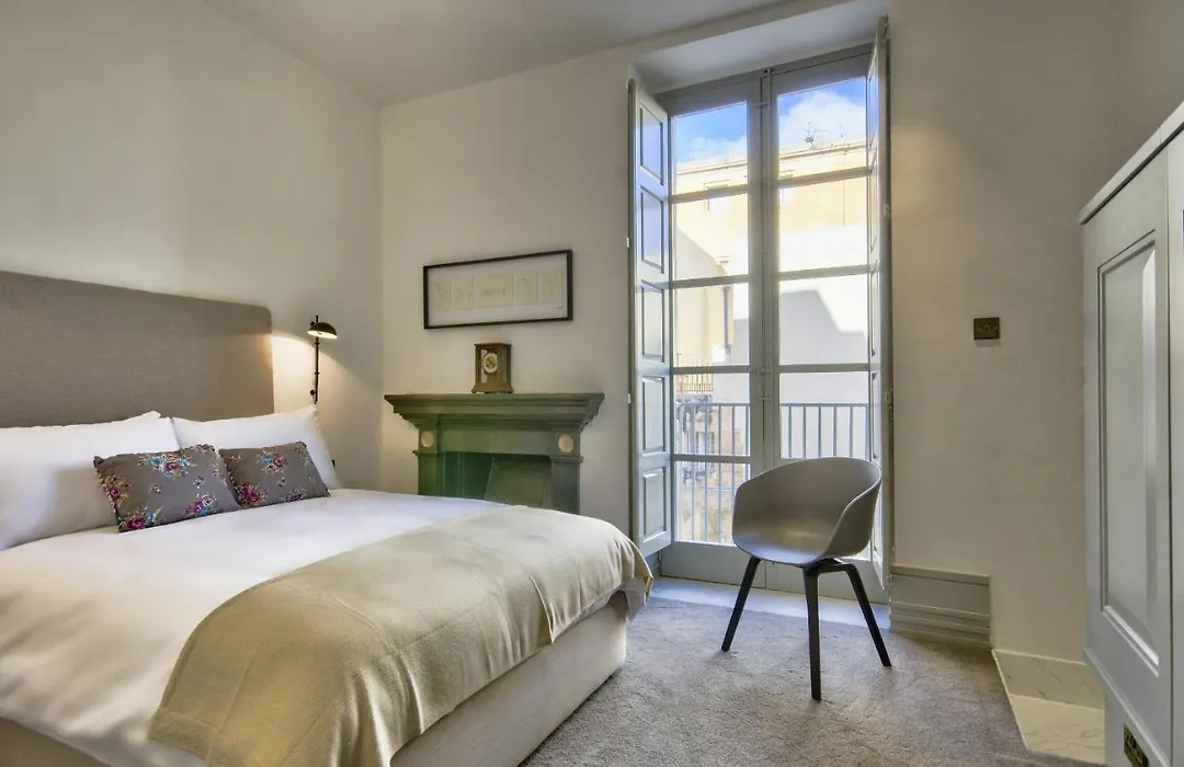 10 Strait Street Apartments-1