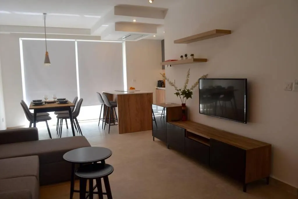 2Br Apartment Sliema, Beach & Parking-1