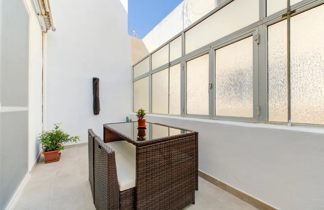 Colorful & Spacious Home With Yard - Close To Xemxija Bay-1