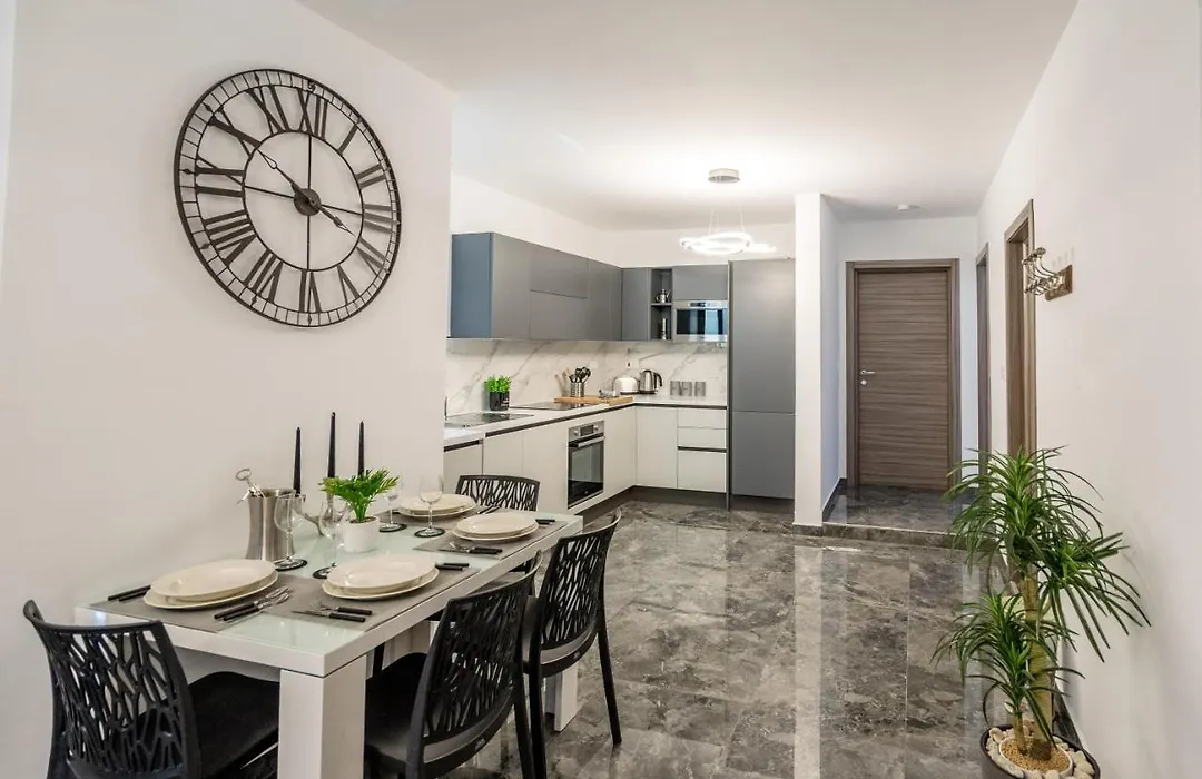 Tulip Court Penthouse Brand New-2 Min From The Sea-Central Bugibba-1