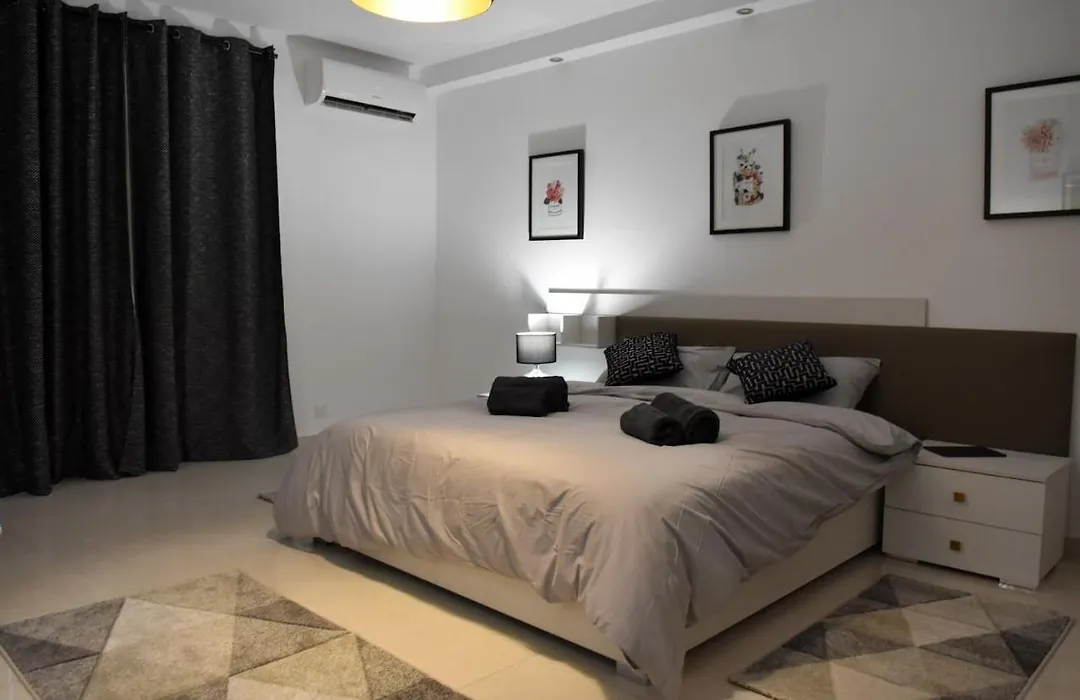 Voguish 3 Bedroom Apartment-1