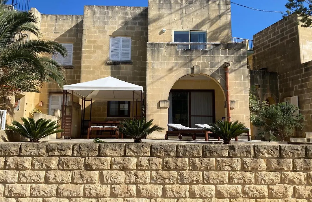 Luzzu - Family Friendly Maisonette-1