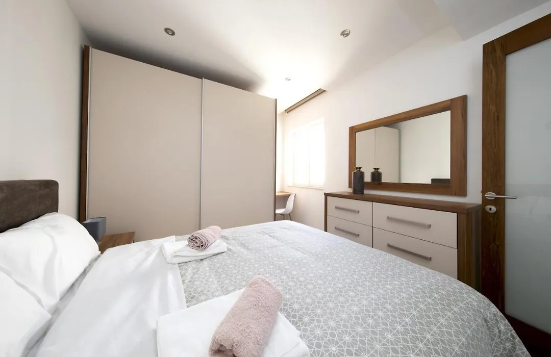 Luxurious 3 Bedroom Apartment With Breathtaking Views - Mmai1-1-1