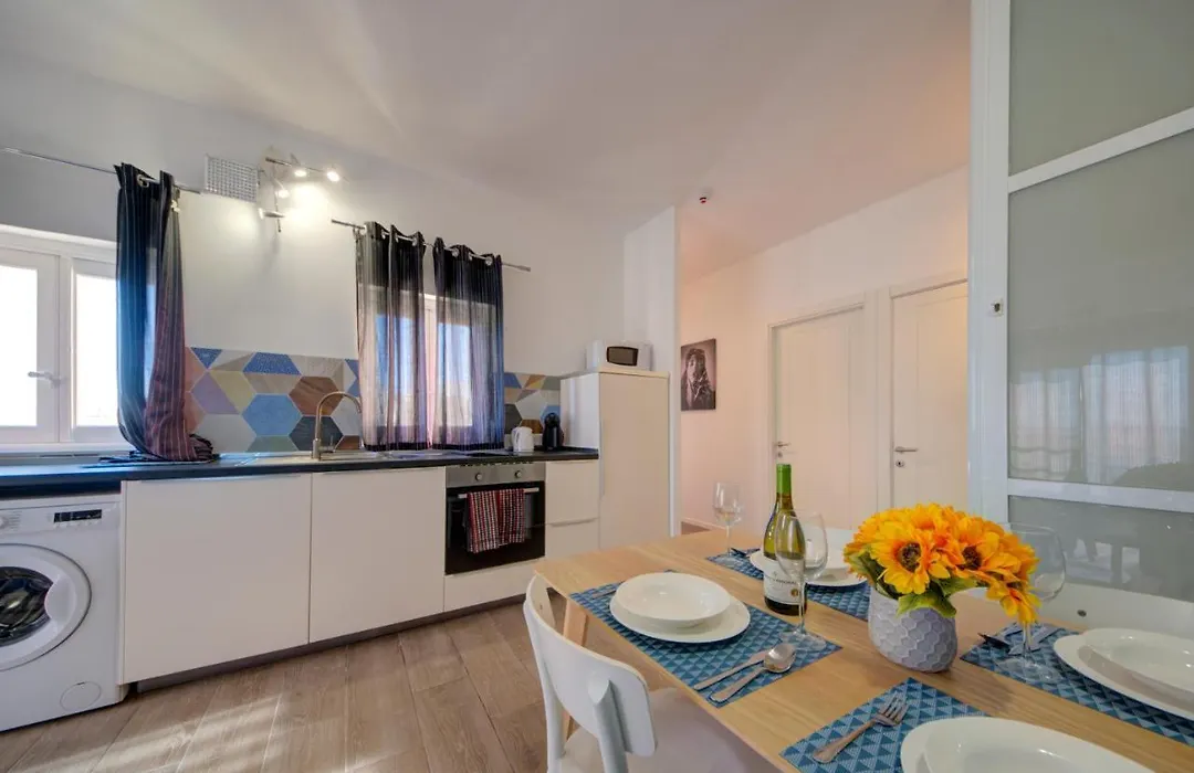 Tritoni Harbour Suites - Valletta-1