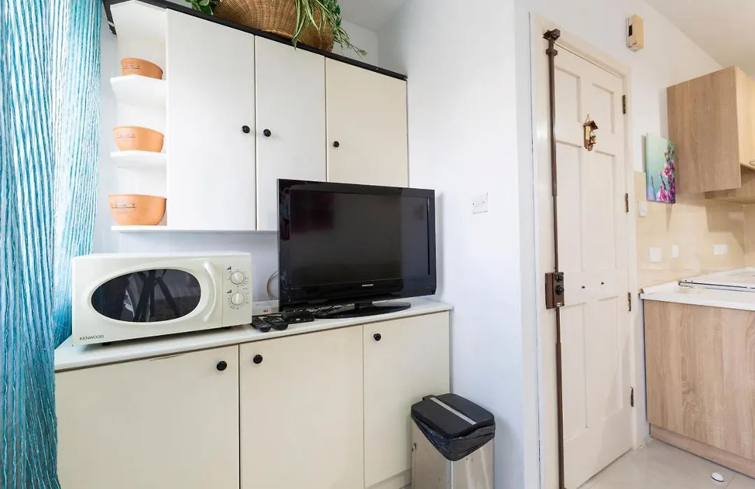 Ne1 - Lovely 2 Bedroom Apartment. Perfect Location-1
