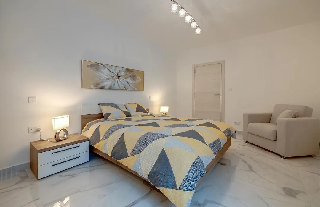 Splendid 2Br Apartment In Central St Julians-1