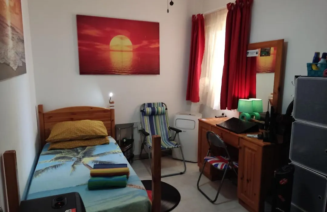 Modern Confortable Room For 1 Person Only In A Shared Flat Close To Beach-1