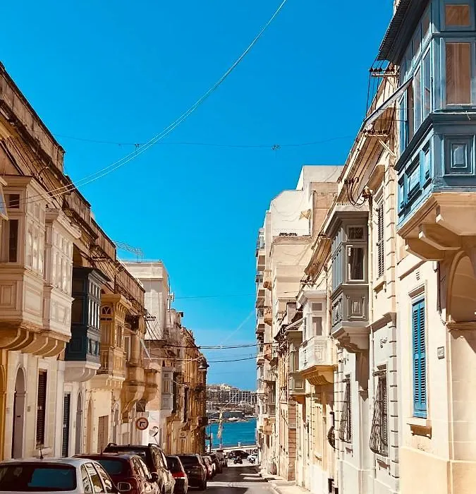 Room With Private Bathroom Sliema-1