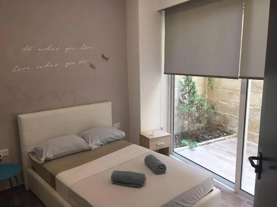 Sliema - 2 Mins From The Beach-1