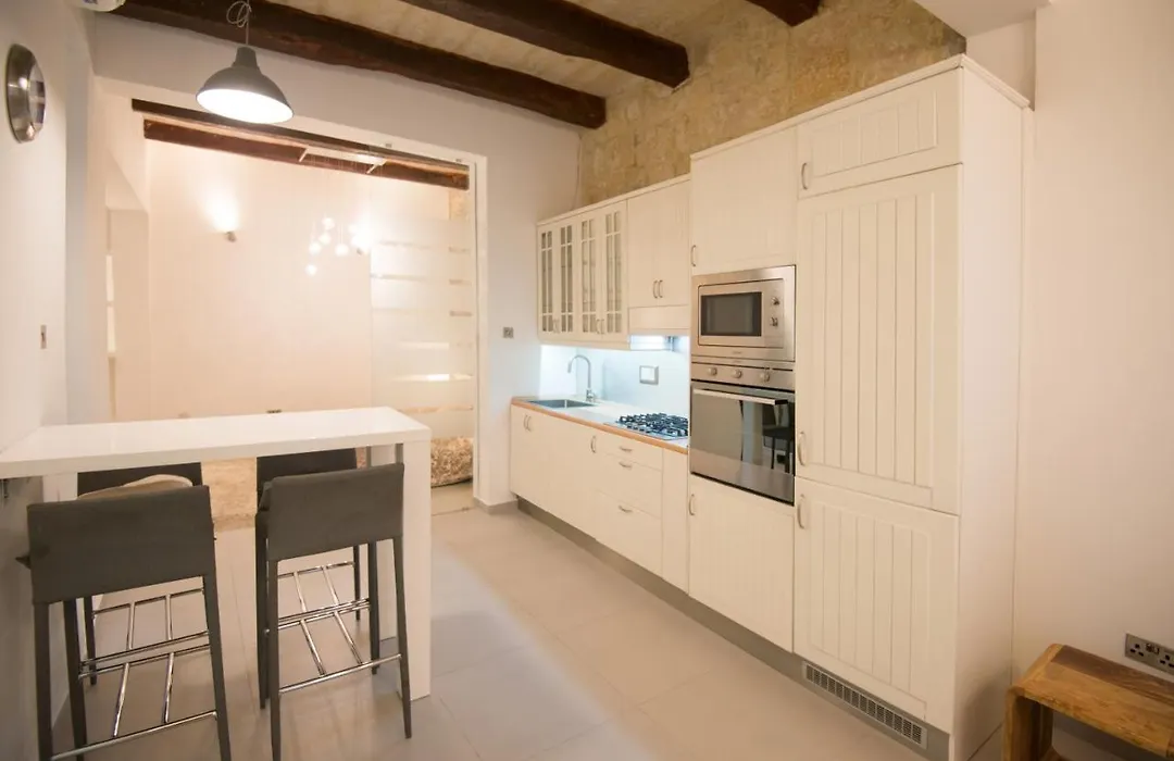 Valletta Most Central Studio Apartment 16Th-Century Building-1