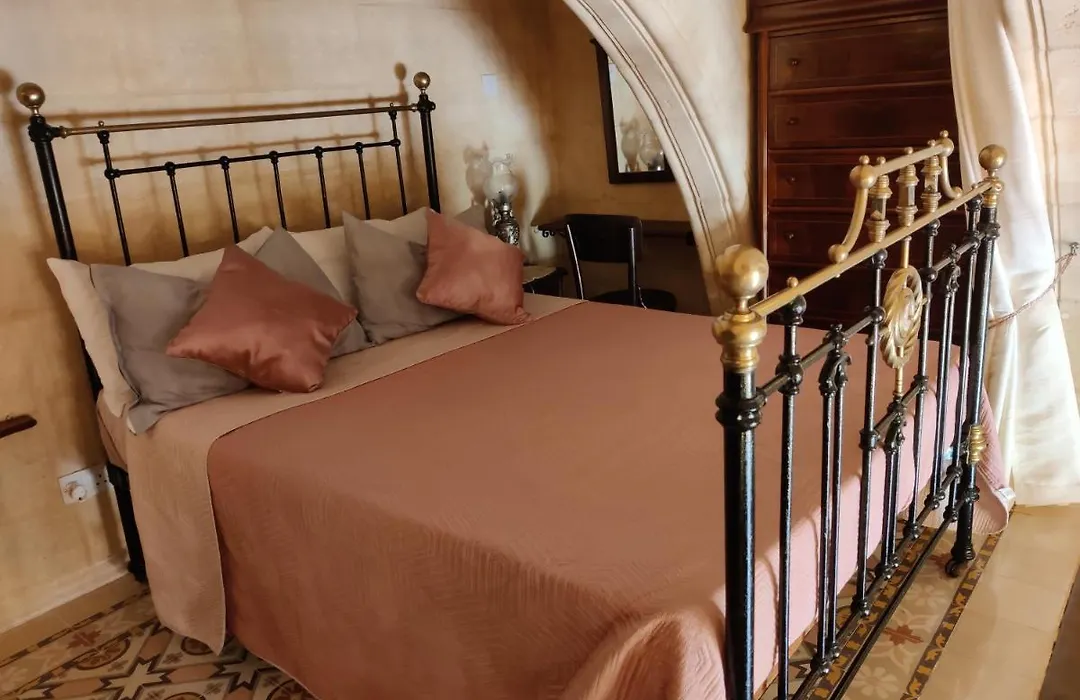 Cozy Corner House in Valletta - Authentic!-1